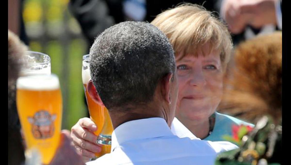 Obama y Merkel, entre salchichas y cervezas en Los Alpes