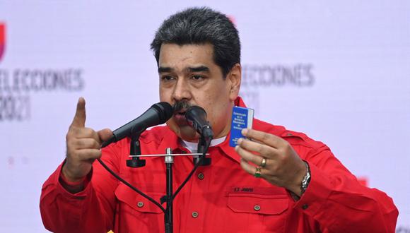 El presidente de Venezuela, Nicolás Maduro, habla durante una conferencia de prensa en un colegio electoral luego de votar en el Fuerte Tiuna en Caracas, el 21 de noviembre de 2021. (Yuri CORTEZ / AFP).