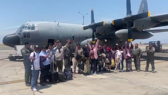 Llegan a Lima aviones de FAP enviados a Juliaca para evacuar viajeros varados por protesta. (Foto: Mindef)