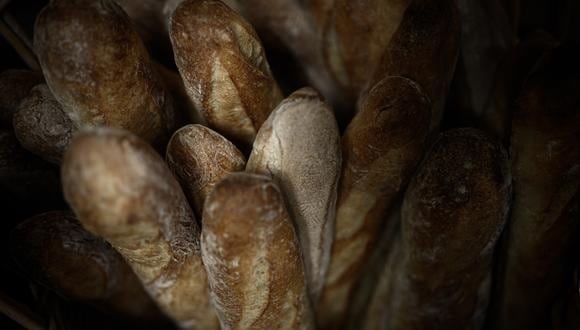Fotografía de baguettes, tomada en una panadería de París. AFP