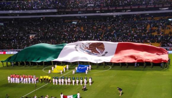 México vs. Chile: ¡Orgullo Tri! Así se desplegó la gigantesca bandera en la Corregidora | VIDEO. (Foto: Captura de video)