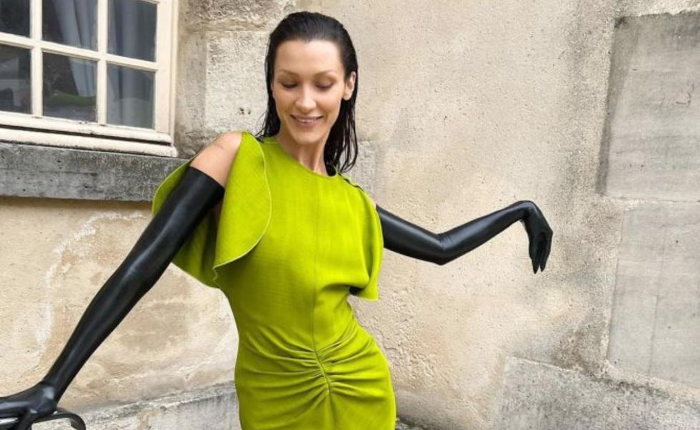 Las pasarelas más importantes de la industria de la moda nos indican cuáles serán los colores que se llevarán en cada temporada. Aquí te traemos una guía de las tonalidades que marcarán tendencia este 2023. (Foto: IG @bellahadid).