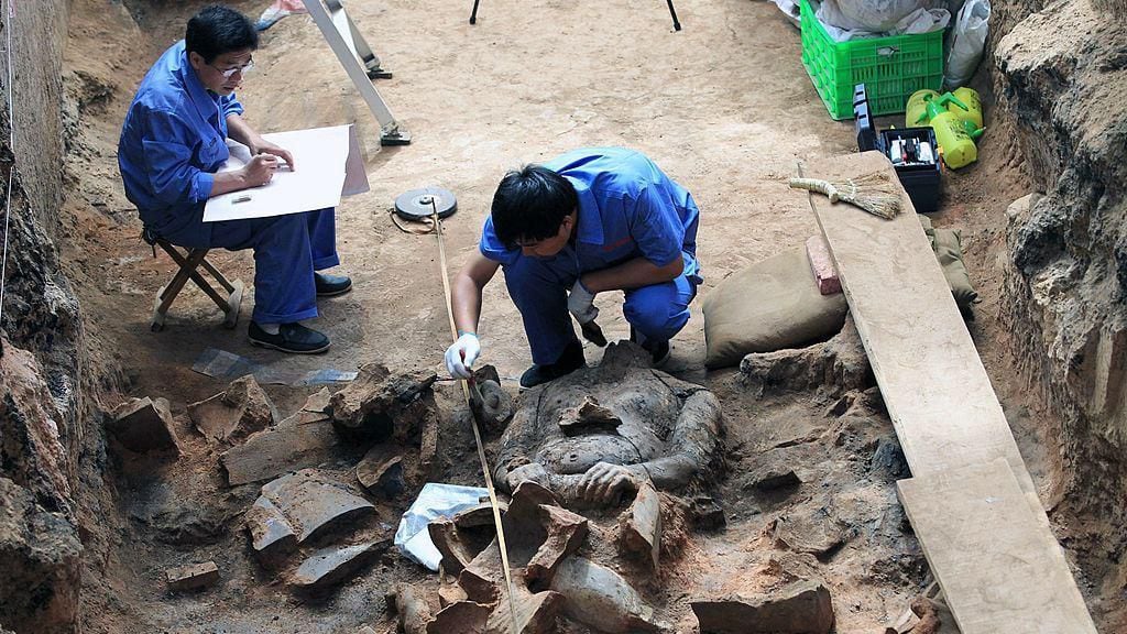 Las excavaciones continúan en los campos donde las figuras fueron enterradas. (GETTY IMAGES).