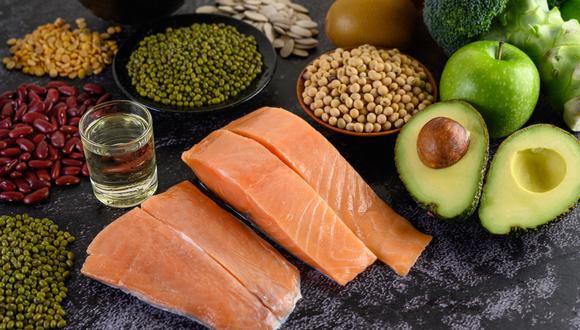 En el campo de la nutrición se emplea el término "vitamina F" para referirse a los ácidos grasos poliinsaturados esenciales, incluidos los ácidos grasos omega-3 y omega-6.