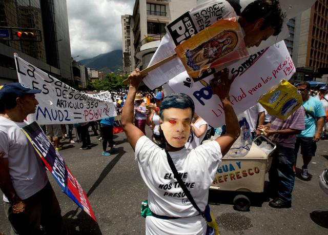 Venezuela: Unas 2.000 personas marchan por Leopoldo López - 5