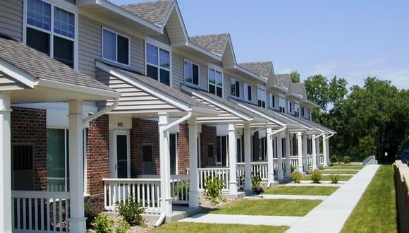 En 2003 y 2004, con el boom del precio de las viviendas en Estados Unidos, Lehman adquirió acciones de cinco prestamistas hipotecarios, entre los que estaban BNC Mortgage y Aurora Loan Services. BNC Mortgage fue la principal subsidiaria de préstamos subprime de Lehman.