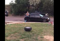 ‘Disparan’ neumático y este cae donde menos lo esperaban | VIDEO