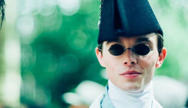 Zack MacLeod Pinsent es un joven británico que le encanta vestirse con trajes históricos sin importar lo que piensen los chicos de su edad | Foto: Zack MacLeod Pinsent