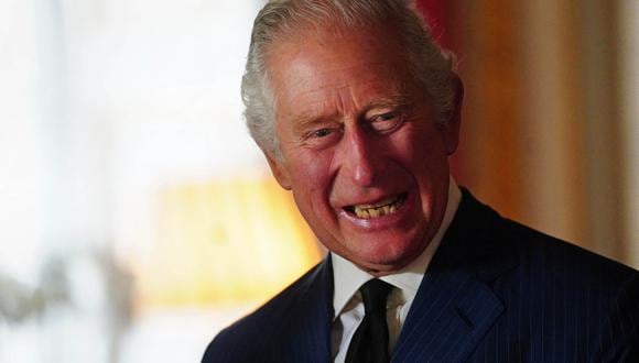 El rey Carlos III de Gran Bretaña reacciona durante una recepción con los Altos Comisionados del Reino y sus cónyuges en el Bow Room del Palacio de Buckingham en Londres el 11 de septiembre de 2022. (Foto de Victoria Jones / POOL / AFP)