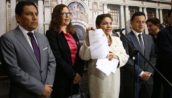Luz Salgado inscribe candidatura a Mesa Directiva del Congreso