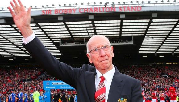 Bobby Charlton sufre complicada enfermedad degenerativa. (Manchester United)