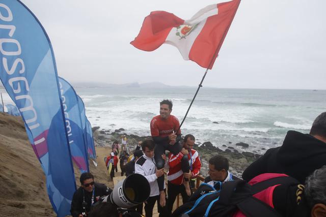 Benoit 'Piccolo' Clemente venció al uruguayo Julian Schweizer en longboard masculino y obtuvo la medalla de oro en Lima 2019 | Foto: Jesús Saucedo/GEC