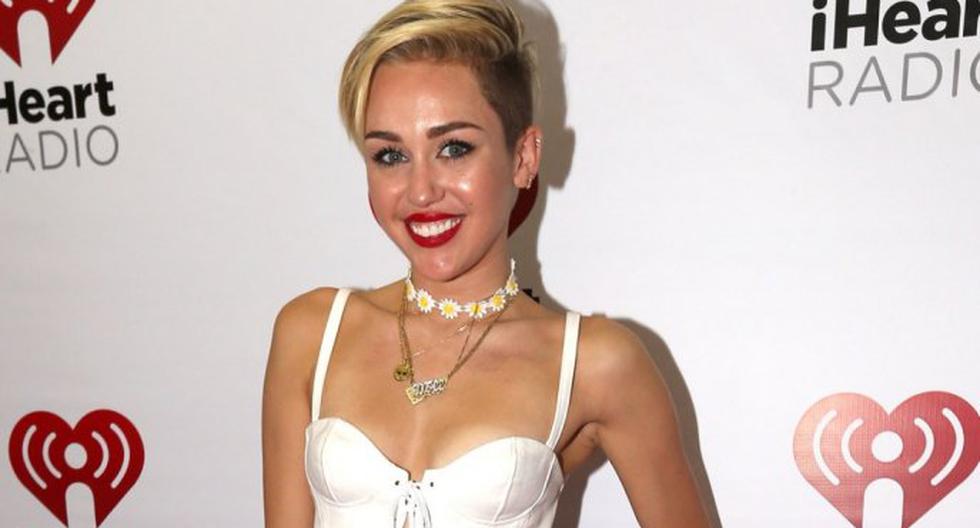 Miley Cyrus y su llamativa manera de cargarse de energía. (Foto: Getty)