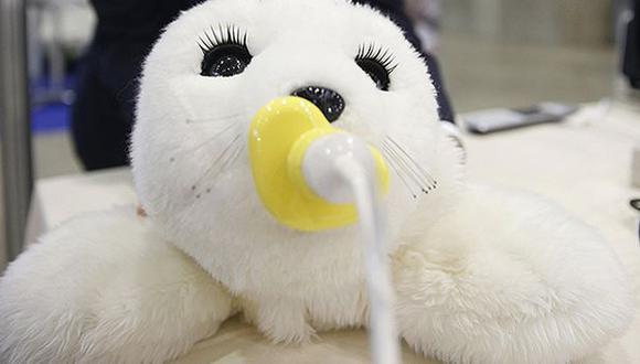 Nuka, la foca robot que mejora la salud de los ancianos