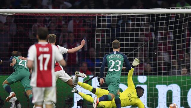 Lucas Moura descuenta con un remate cruzado imposible de atajar para André Onana. (Foto: AP)