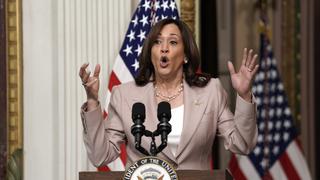 Texas envía a un nuevo grupo de migrantes a la residencia de la vicepresidenta Kamala Harris en Washington