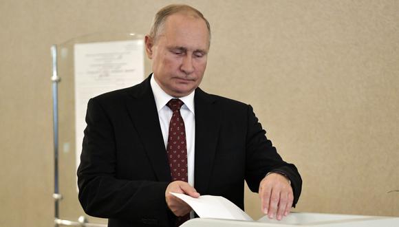 Putin, emitió su voto en un colegio electoral durante las elecciones a la Duma de la ciudad de Moscú en Moscú. Los rusos votan en las elecciones locales y regionales. Foto: AFP