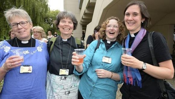 Inglaterra: Iglesia anglicana aprobó la ordenación de obispas
