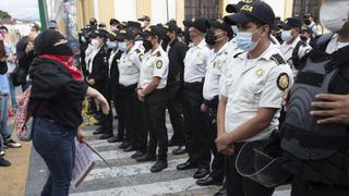 Estallan nuevas protestas en Guatemala contra el Gobierno un día después de que se prendiera fuego al Congreso | FOTOS