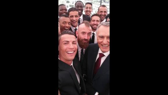 Cristiano se tomó un selfie con el Presidente de Portugal