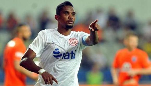 Samuel Eto'o fue suspendido en su club tras quejarse de racismo