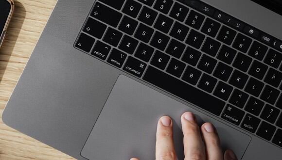 Entre los huecos de las teclas del teclado se pueden colar todo tipo de partículas. (Foto: Pexels)