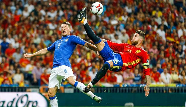 Spain's Sergio Ramos fights for the ball against Italy's Andrea Belotti during the World Cup Group G qualifying soccer match between Spain and Italy at the Santiago Bernabeu stadium in Madrid, Spain, Saturday, Sept. 2, 2017. (AP Photo/Francisco Seco)