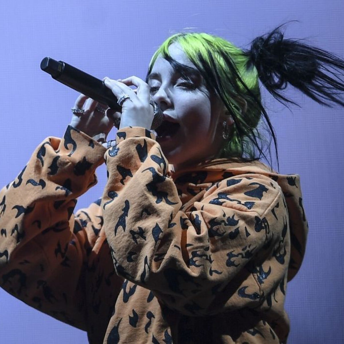 Billie Eilish y vocalista de The Neighbourhood estrenan romance