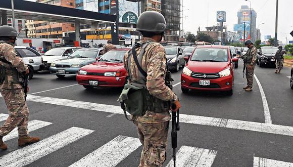Las Fuerzas Armadas y la Policía salieron a las calles a controlar cumplimiento del  estado de emergencia. (Foto: Gonzalo Córdova / GEC)