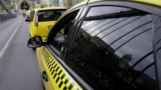 Rusia: Taxista cobró casi mil dólares a periodista por llevarlo al aeropuerto