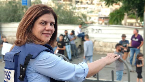 Shireen Abu Aqleh en un reporte desde Jerusalén el 12 de junio de 2021. (HANDOUT / AFP).