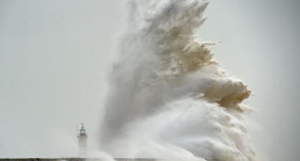 Ola de 19 metros fue registrada en el Atlántico Norte, nuevo récord para una ola oceánica. (Foto: EFE)