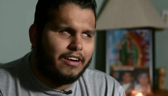Lucio Delgado nació ciego y se mueve con la ayuda de un bastón. (Foto: CBS, vía BBC Mundo).