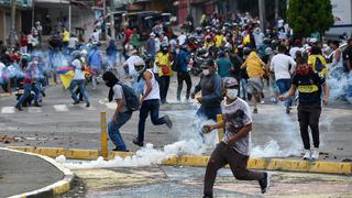 Álvaro Uribe: “Así como la protesta social es espontánea, la violencia es orquestada y premeditada en Colombia” | ENTREVISTA