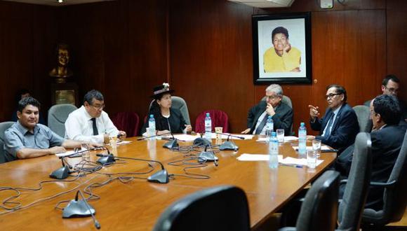 El primer ministro César Villanueva se reunió con la bancada de Nuevo Perú en el Congreso. (Foto: Nuevo Perú)