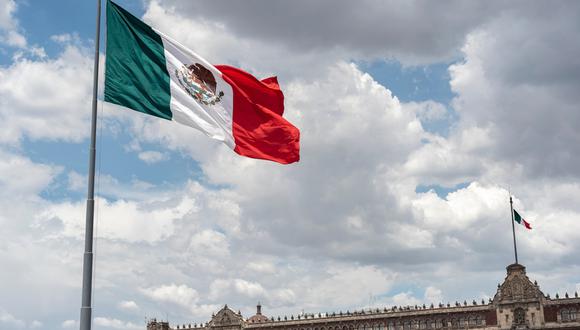 Cada 24 de febrero, se celebra el Día de la Bandera en México para promover la educación cívica y el respeto a sus símbolos patrios. (Foto: Shutterstock)
