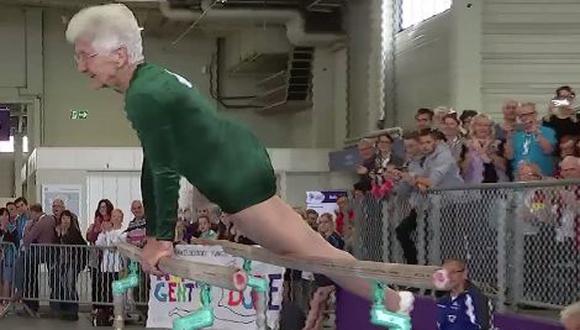 La mujer de 91 años que sorprendió al mundo en una competencia de gimnasia. (Foto: Captura)