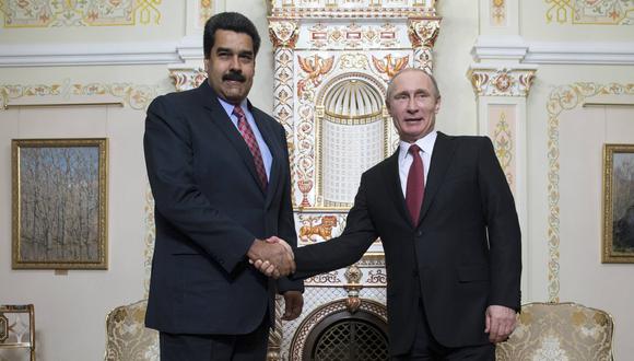 Vladimir Putin habla con Nicolás Maduro y le apoya ante "destructiva injerencia exterior". (AP).