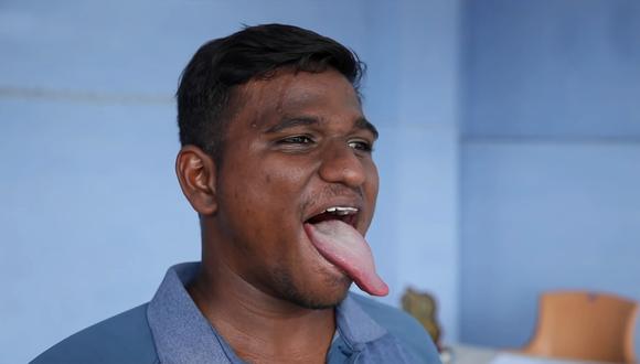 K Praveen busca lograr un récord Guinness con su prominente lengua. | Foto: South China Morning Post