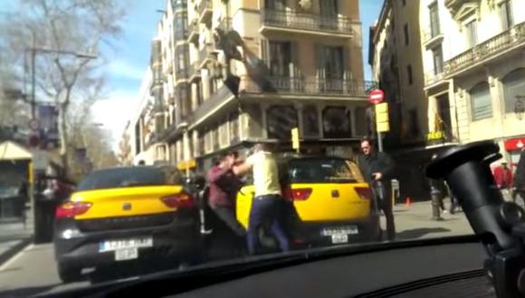 YouTube: 2 taxistas protagonizan brutal pelea en Barcelona