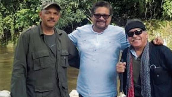 Los exjefes de las FARC, Seuxis Paucias Hernández (izq.), alias 'Jesús Santrich', y Hernán Darío Velásquez, alias 'El Paisa'. Ambos deberán responder ante la justicia. (Foto: Twitter)