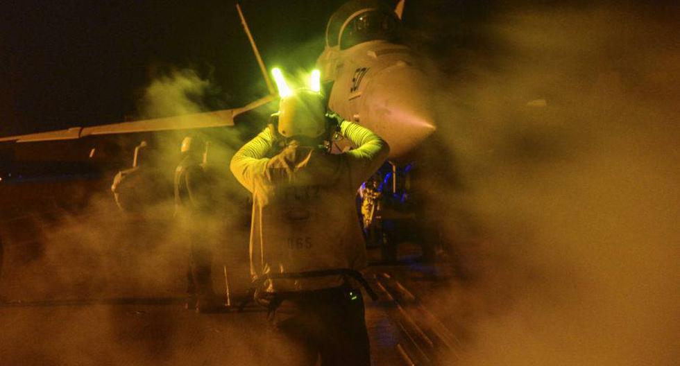 Coalición liderada por USA bombardea posiciones de ISIS. (Foto: US Navy)