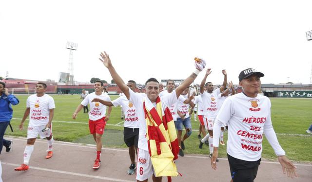 Celebración de Atlético Grau y Deportivo Llacuabamba por el ascenso a primera. (Fotos: Violeta Ayasta / GEC)