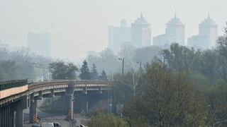 Espesa humareda y récord de contaminación en Kiev tras incendio en Chernóbil