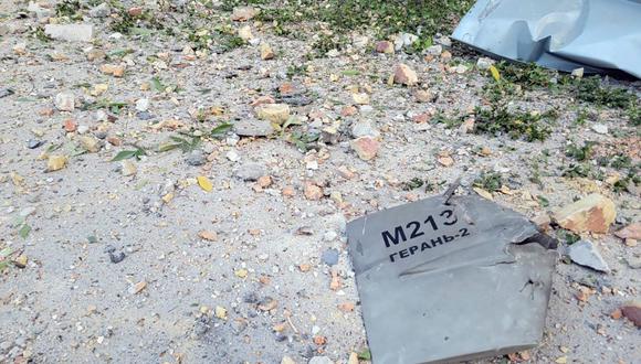 Los restos de un dron suicida (kamikaze) supuestamente fabricado en Irán, que fue derribado en la ciudad de Odessa, el 25 de septiembre de 2022, en medio de la invasión rusa de Ucrania. (AFP).