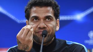Alves insulta a la prensa y Barcelona "no admite" sus palabras