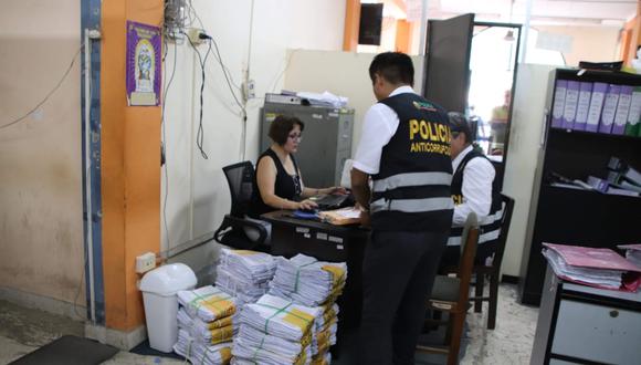 La Fiscalía y la Policía efectuaron una serie de diligencias en diversas oficinas de la Dirección Regional de Transportes de Tacna: (Foto: Ministerio Público)