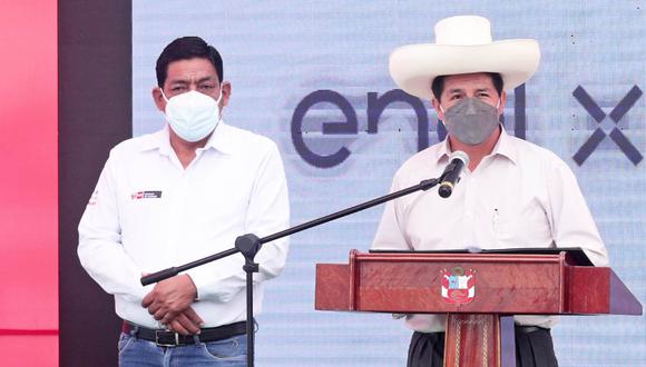 En medio de la polémica, el ministro del Ambiente Rubén Ramírez estuvo junto al presidente Pedro Castillo en una actividad oficial. (Foto: Presidencia)