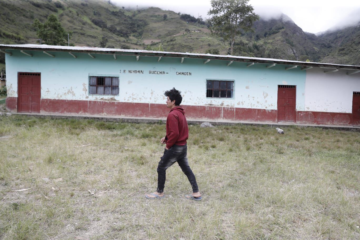 En los exteriores de este colegio en Succha Chonta, la cuñada del mandatario se acercó el año pasado con el alcalde de Charín para prometer una obra de agua y saneamiento a los vecinos. (Hugo Pérez)