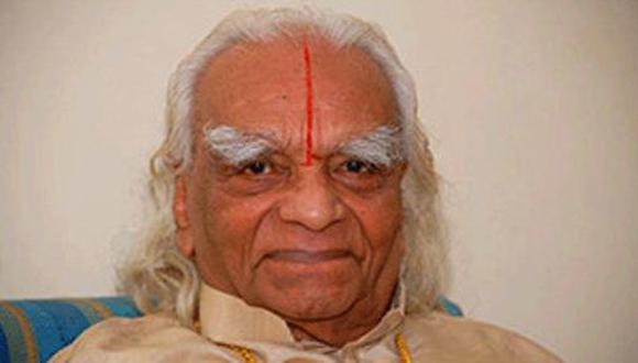 Murió B.K.S. Iyengar, "el padre" del yoga moderno